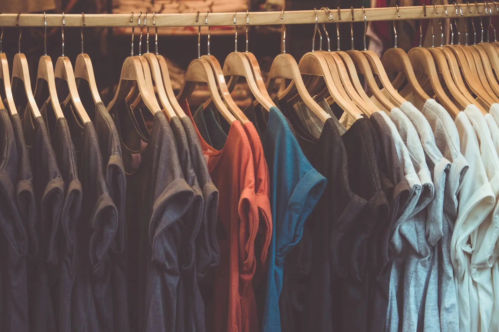 close-up-clothes-hanging-rack (1)